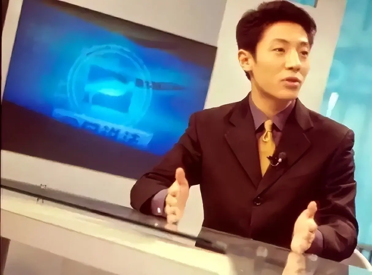 撒贝宁妻子李白 南京旅游 网友偶遇_撒贝宁女友李白照片