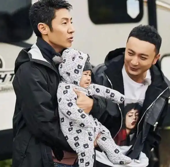 撒贝宁一家西安游_撒贝宁李白女儿唐装_撒贝宁女友李白照片