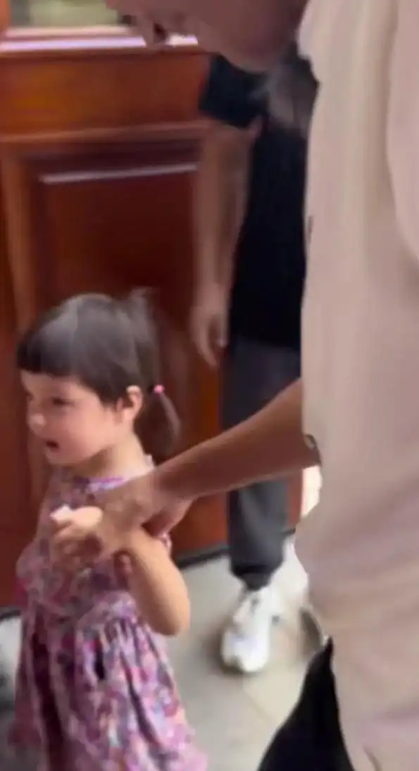 撒贝宁李白女儿唐装_撒贝宁女友李白照片_撒贝宁一家西安游