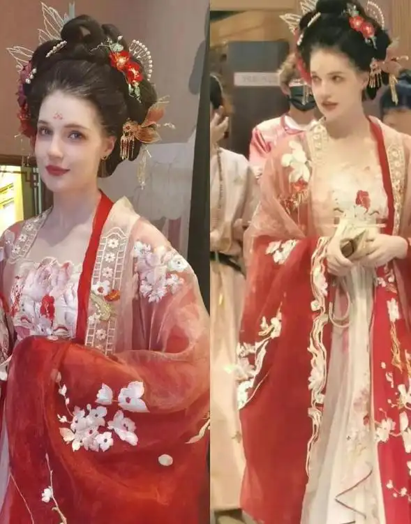 撒贝宁李白女儿唐装_撒贝宁女友李白照片_撒贝宁一家西安游