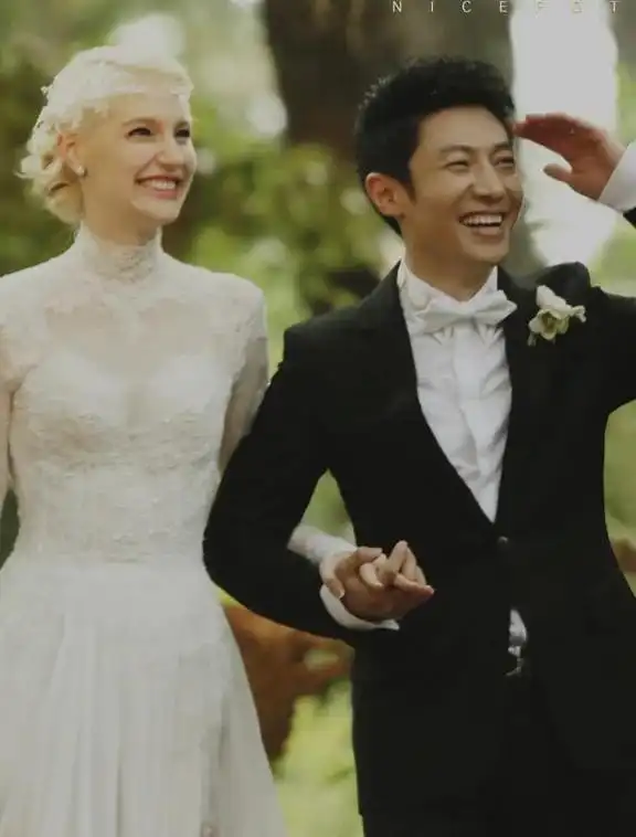 撒贝宁女友李白照片_撒贝宁一家西安游_撒贝宁李白女儿唐装