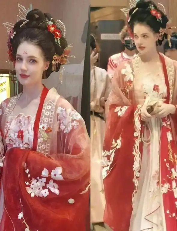 撒贝宁老婆李白西安唐装一家四口_撒贝宁女友李白照片_撒贝宁李白混血龙凤胎子女颜值