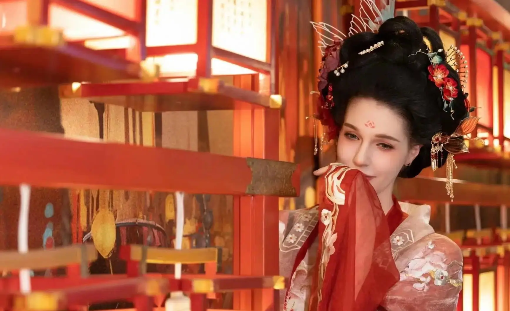 撒贝宁女友李白照片_撒贝宁妻子李白汉服照片_李白现代版杨贵妃汉服