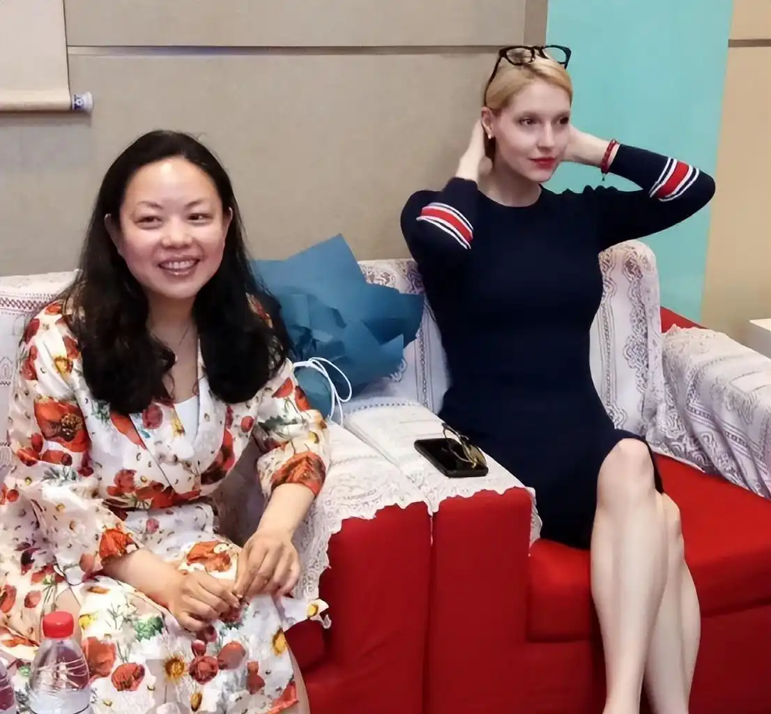 李白个人资料_撒贝宁现任妻子李白_撒贝宁女友李白照片