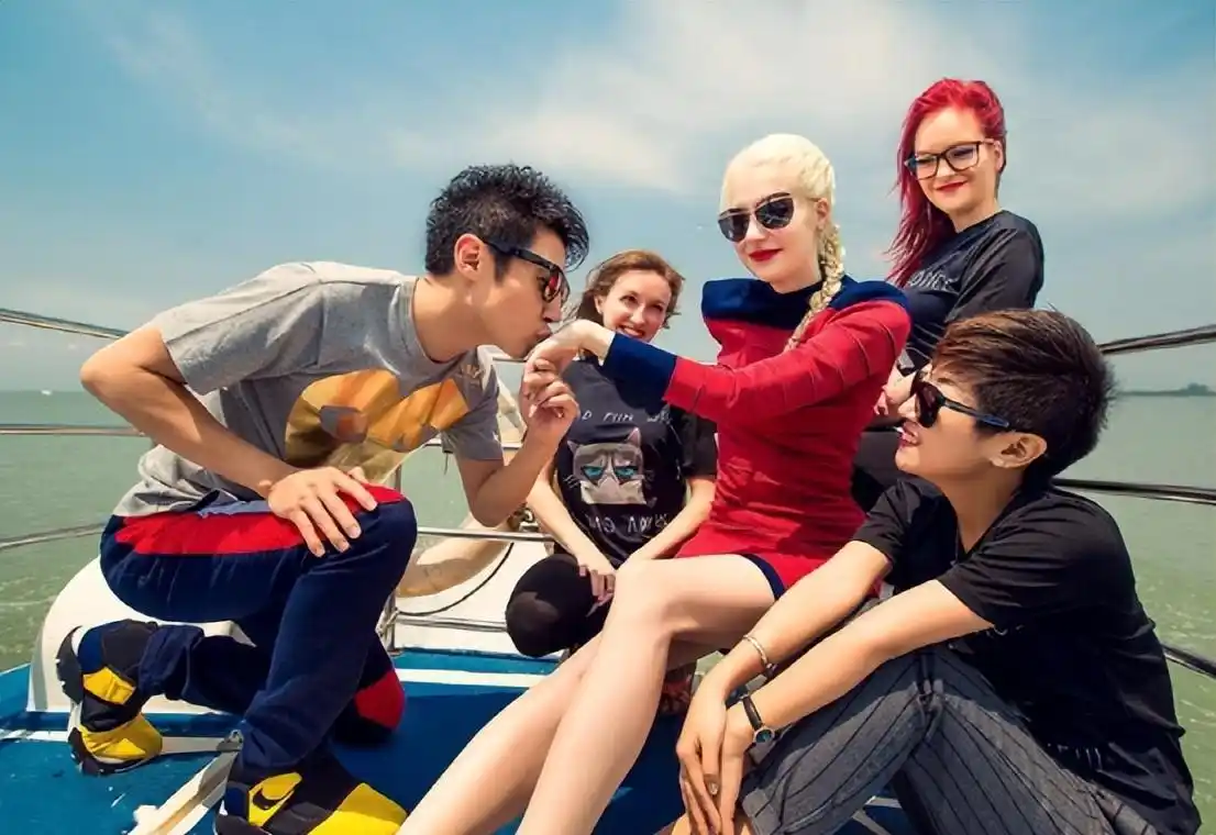 撒贝宁现任妻子李白_撒贝宁女友李白照片_李白个人资料