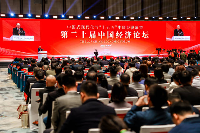 黄奇帆：中国制造不再大而不强，实现“五大领跑”和“五大并跑”