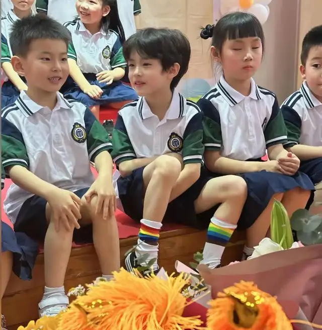 天生自带明星气质的小男孩_最萌的娃和最帅的人同框_帅气感十足的小男孩头发