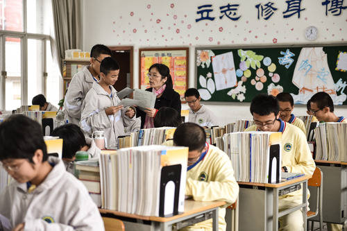曾经的放牛娃助49万贫困户脱了贫