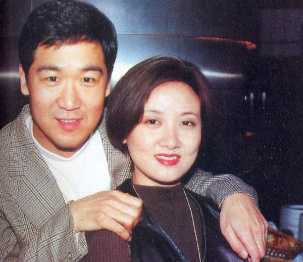 张国立前妻罗春秀_张国立与罗春秀离婚原因_演员张国立前妻