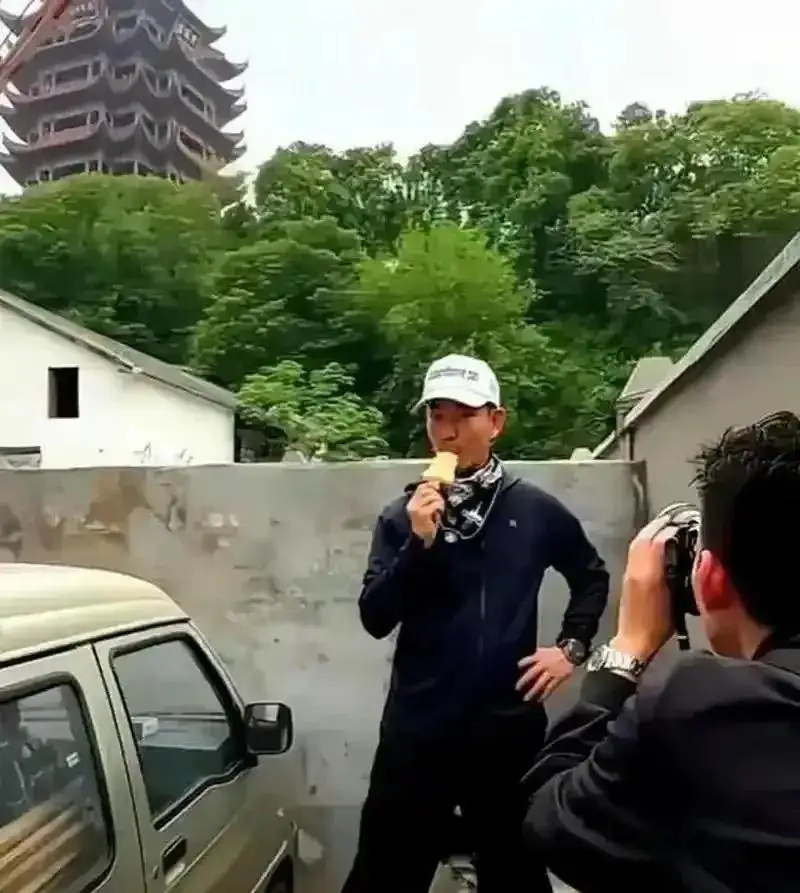 任贤齐翻修祖宅，娱乐圈暖流涌动，唤醒心底乡情