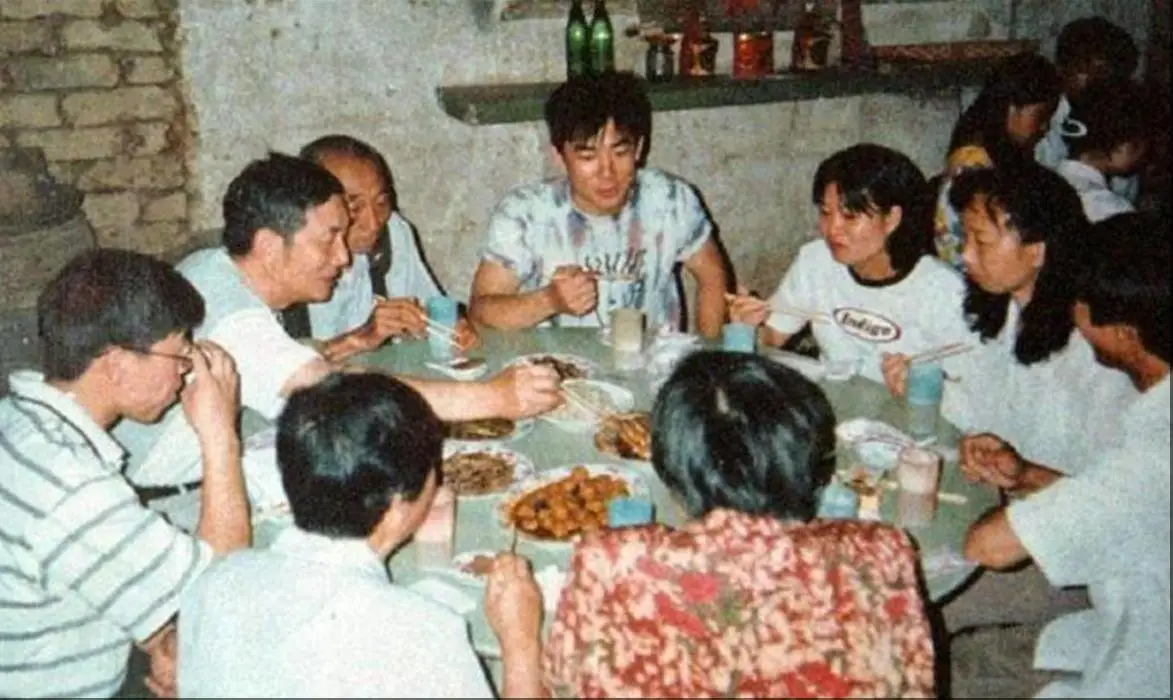 任贤齐感谢老乡帮自己修缮祖宅_任贤齐云南美食探店_任贤齐内地旅行