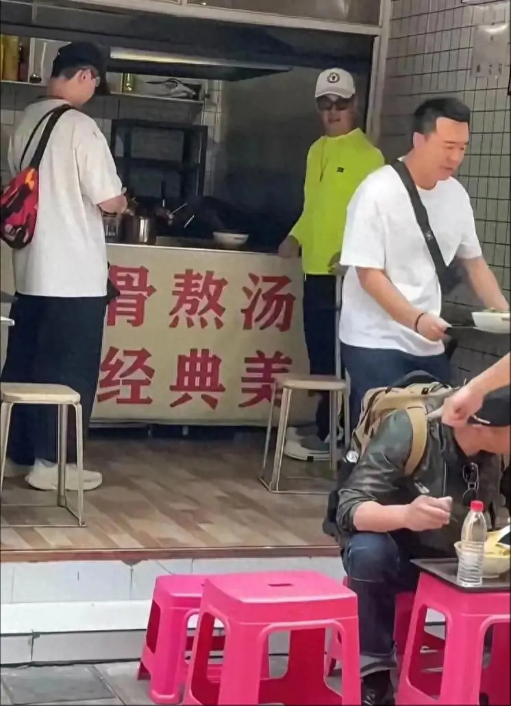 任贤齐内地旅行_任贤齐云南美食探店_任贤齐感谢老乡帮自己修缮祖宅