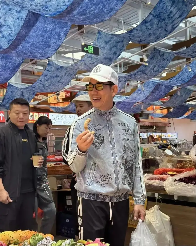 任贤齐内地旅行_任贤齐云南美食探店_任贤齐感谢老乡帮自己修缮祖宅