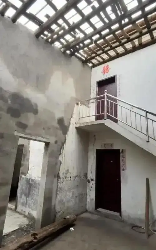 任贤齐感谢老乡帮自己修缮祖宅_任贤齐祖宅翻新 武汉江夏 乡愁记忆