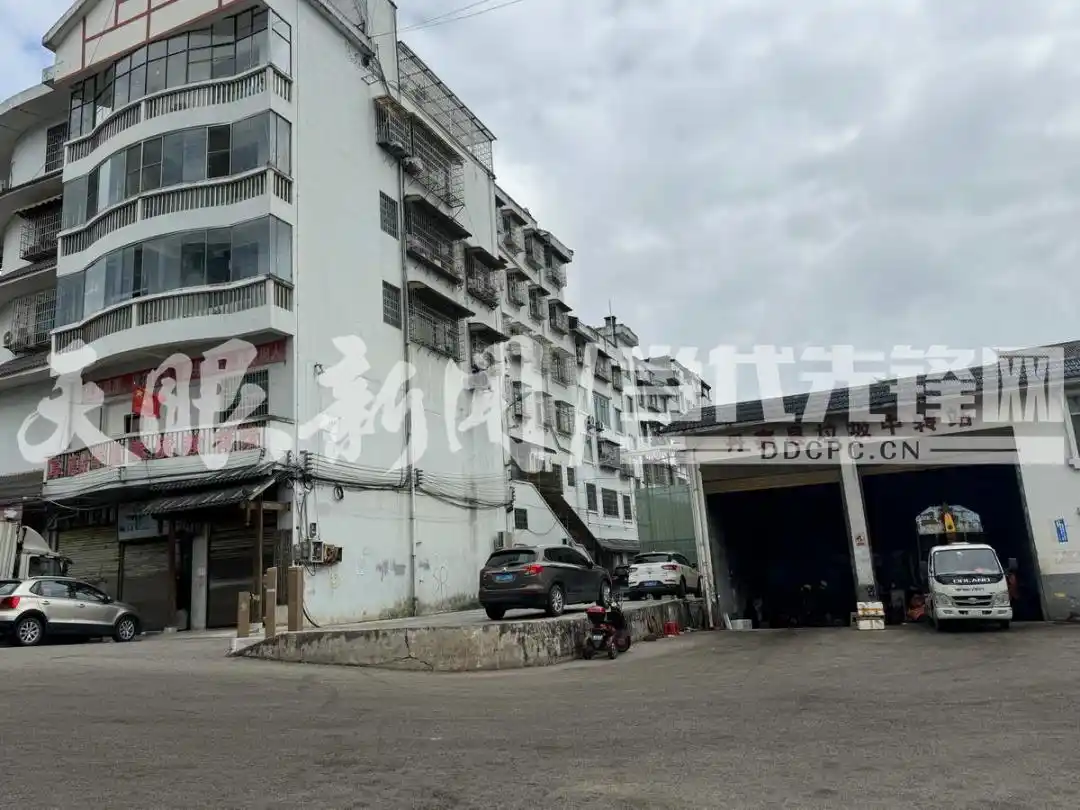 「天眼问政」丹寨县一垃圾中转站扎根居民区多年，能搬吗？