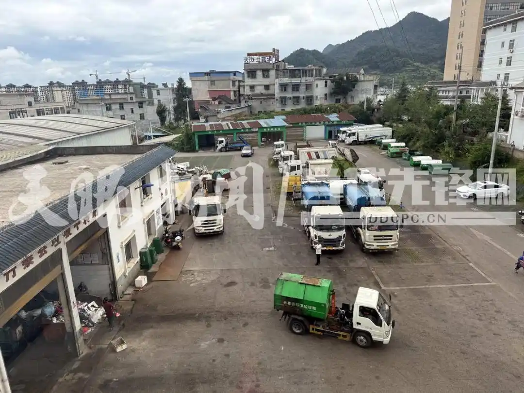 丹寨县兴泉西路垃圾中转站与居民楼距离过近_垃圾中转站臭味扰民丹寨县_丹寨兴泉路