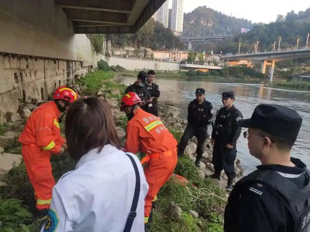 催婚导致女子跳河事件_18岁女孩发现男友已婚 饮酒后跳江_贵阳女子跳河救援