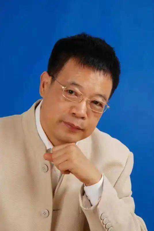 国际现货黄金价格走势分析_美联储政策转向对金价影响_黄金连涨9周后高台跳水