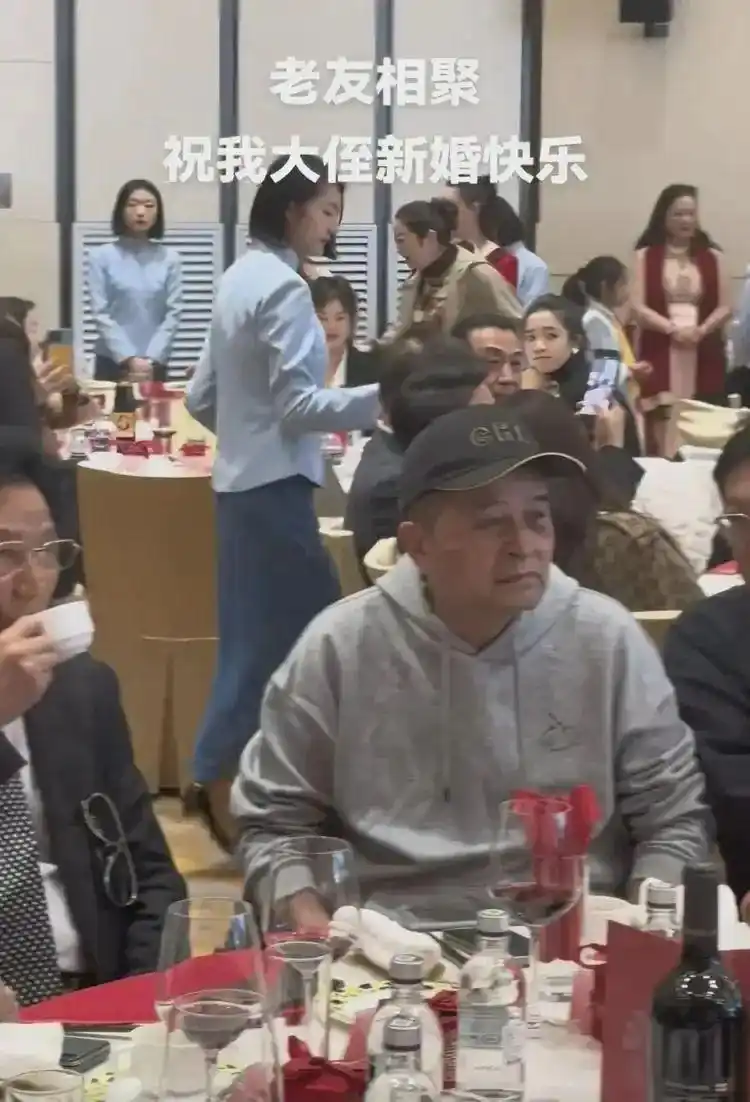 三位老艺术家北京同框_参加毕福剑饭局的人_黄宏毕福剑梁宏达怀旧聚会