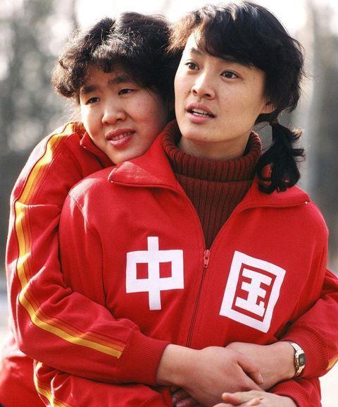 女排五冠王梁艳，59岁面容美丽如少女，如今的她事业成功家庭幸福