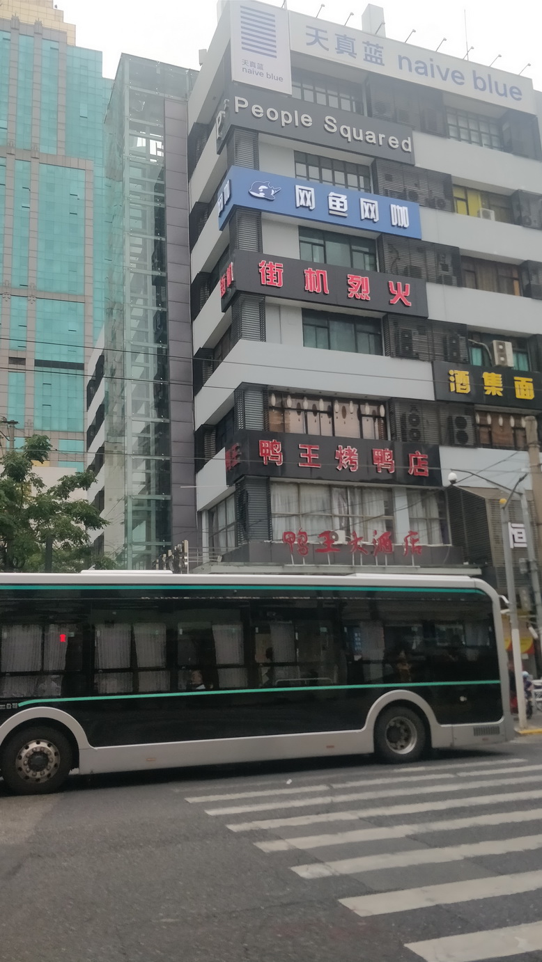 电玩游戏机厂家一般都有哪些产品_街机游戏厅衰落历程与坚守者故事_八九十年代街机游戏厅怀旧记忆