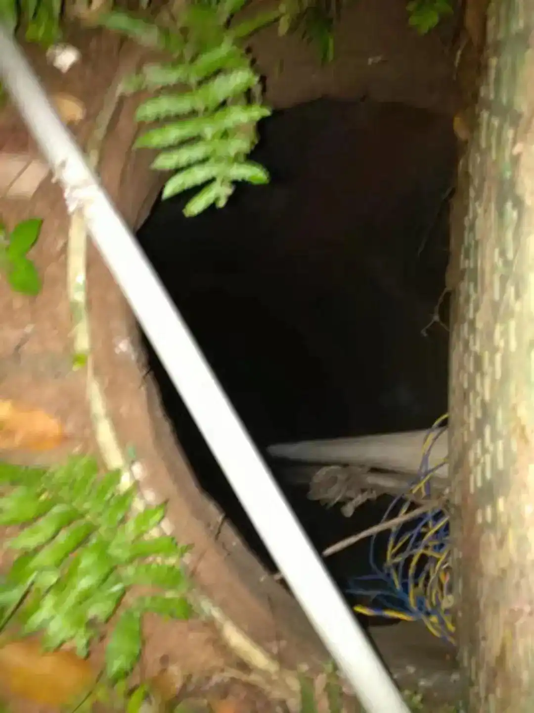 重庆綦江区男孩窨井坠亡事故_西安11岁男孩捉迷藏坠井身亡_井盖安全隐患排查