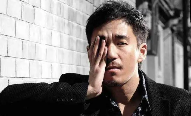 张国立为什么和前妻离婚_张国立与邓婕婚姻对比_张国立前妻罗秀春现状