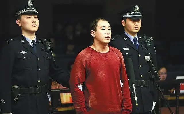张国立为什么和前妻离婚_张国立与邓婕婚姻对比_张国立前妻罗秀春现状