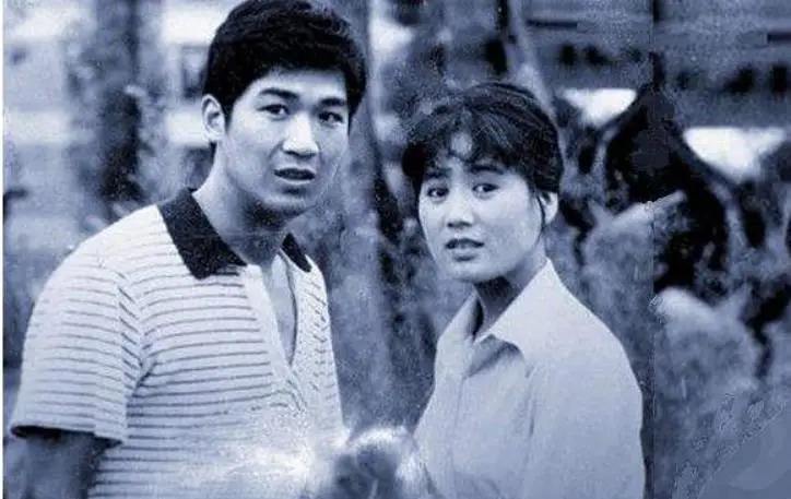 张国立前妻罗秀春现状_张国立与邓婕婚姻对比_张国立为什么和前妻离婚