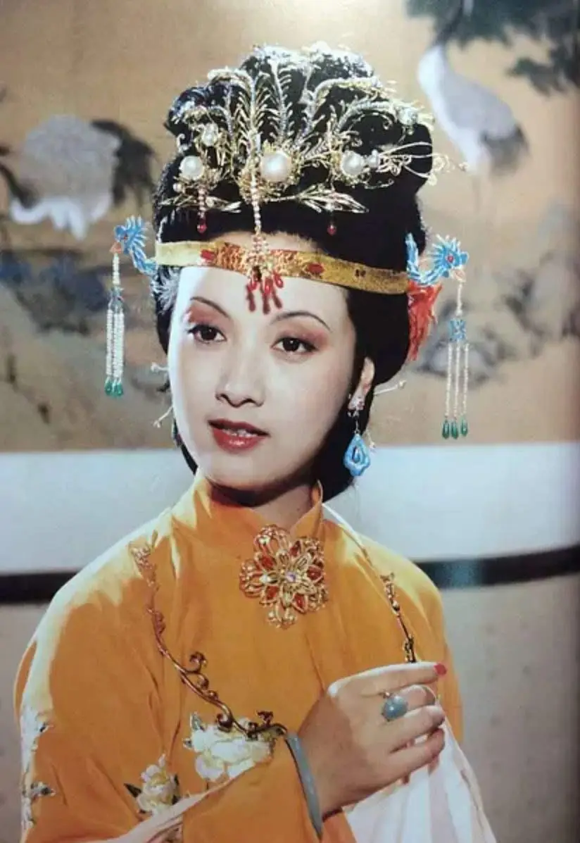 张国立为什么和前妻离婚_张国立与邓婕婚姻对比_张国立前妻罗秀春现状