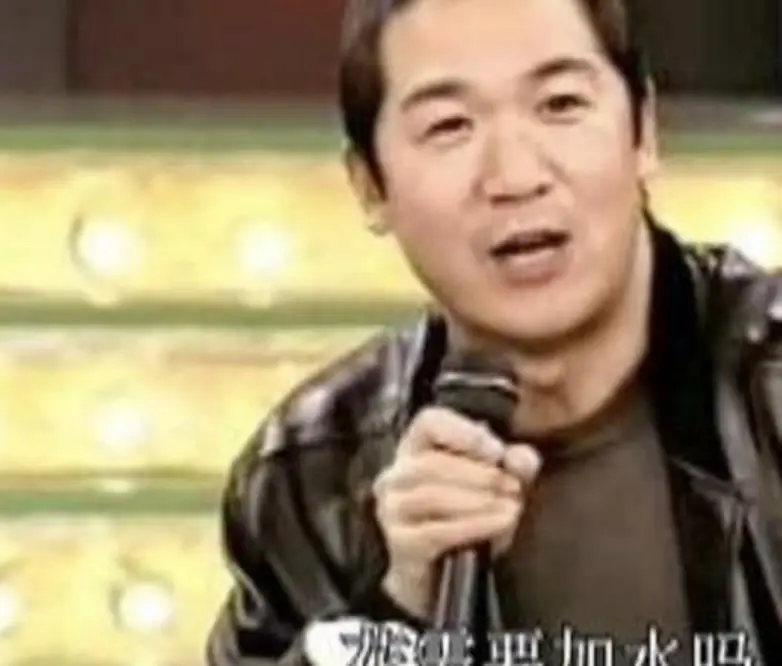 张国立为什么和前妻离婚_张国立前妻罗秀春现状_张国立与邓婕婚姻对比