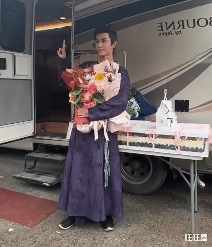 知名演员于朦胧被网传坠楼身亡，于朦胧工作室回应