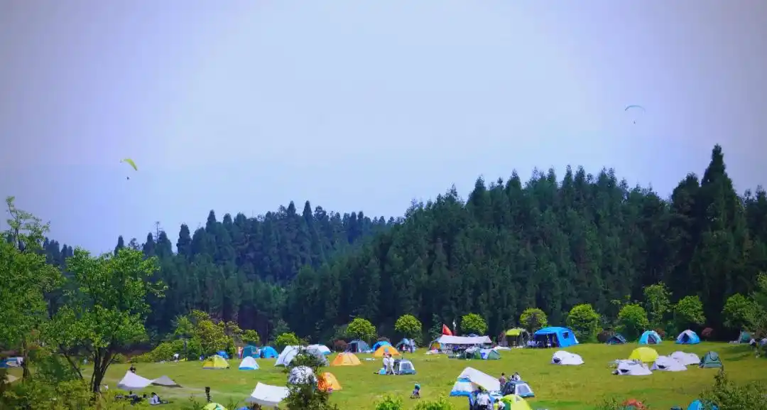 洪雅地区春日露营攻略：体验浪漫与自然