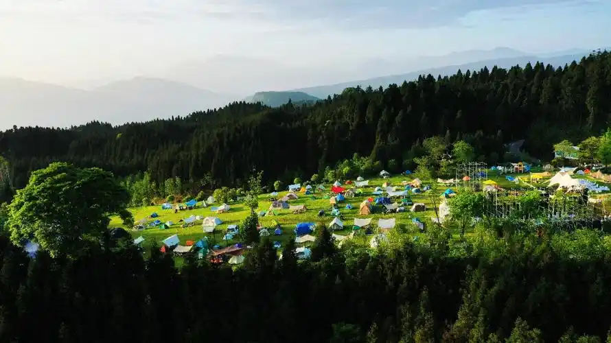 洪雅玉屏山景区春日露营体验_洪雅野鸡坪露营_瓦屋山熊猫森呼吸营地自然探索