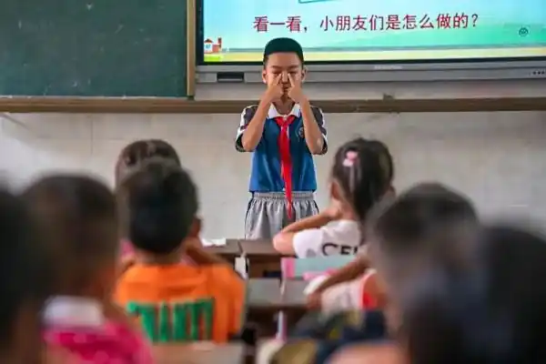 云南湾塘小学无近视学生_三所“零近视”小学带来的启示_湾塘小学零近视率