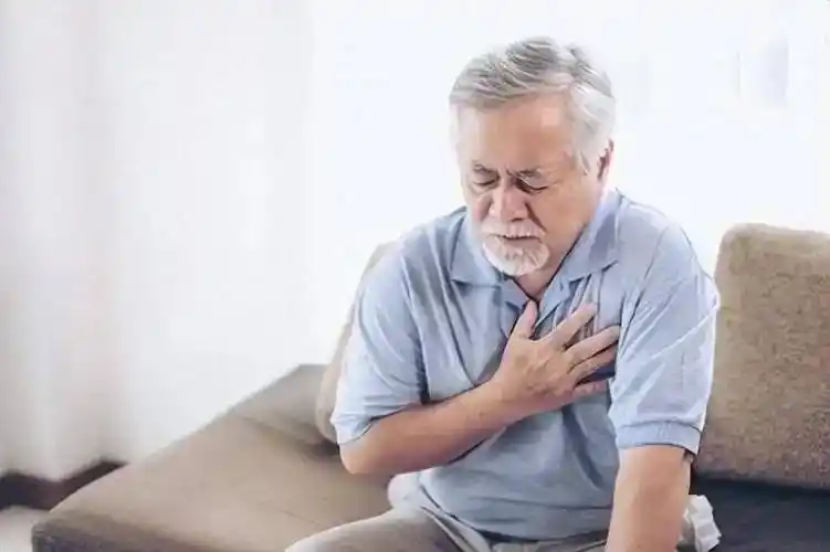 吃饭太快猝死_中年男性吃饭风险_吃饭不喝水死的快