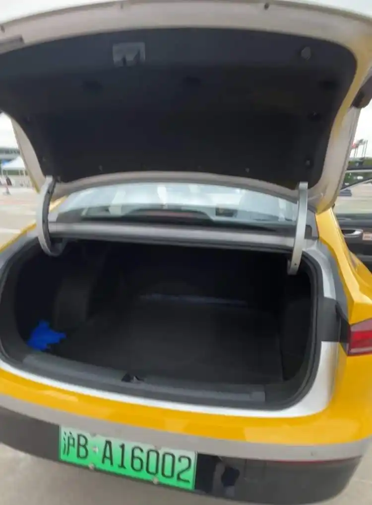 荣威E6大家7新车型_上海出租车进博会保障_上海出租上新车型 可放6件大行李箱