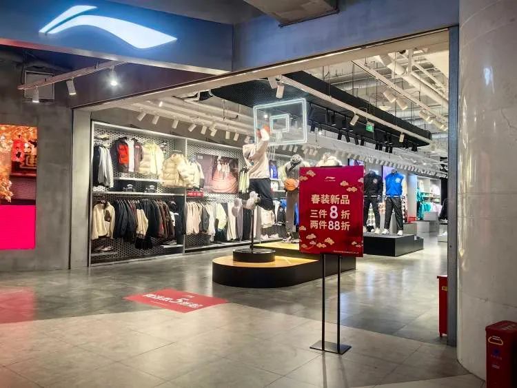 女装店主不建议买300元以下羽绒服_羽绒服价格高卖断货 上海 线下比线上便宜