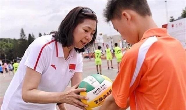 梁艳：中国女排唯一5连冠，退役后经商赚上亿，女儿亦是人中龙凤