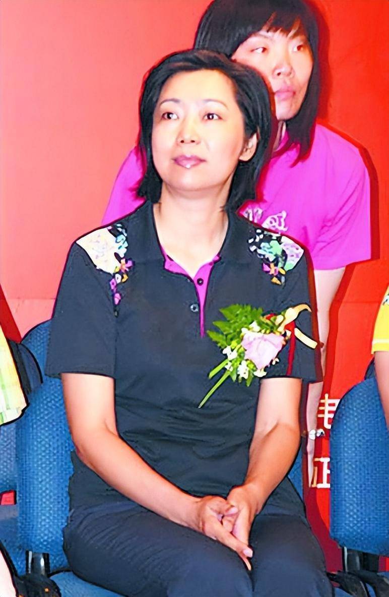 梁艳 中国女排五连冠 退役后生活_女排梁艳的女儿
