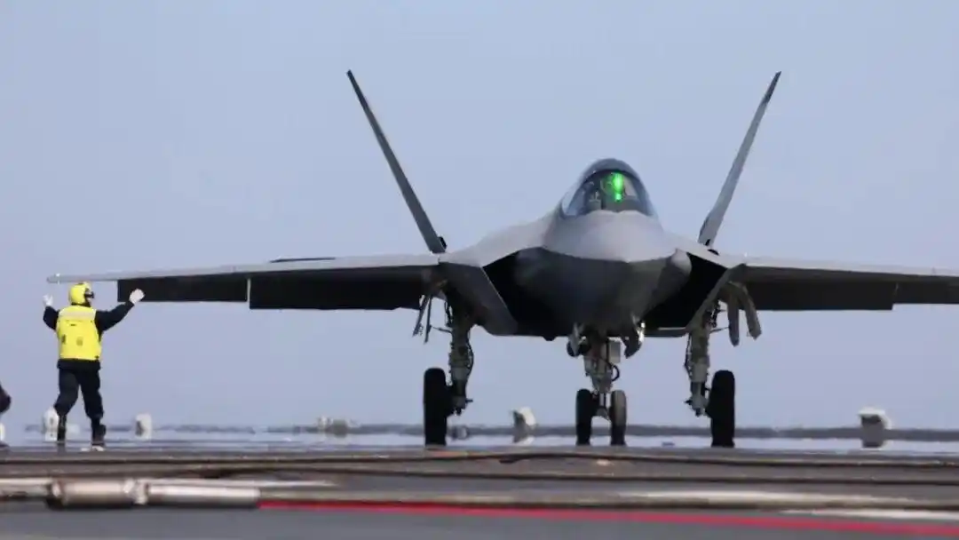 福建舰三型机弹射成功意味着什么_福建舰电磁弹射 起降训练 空警600舰载机