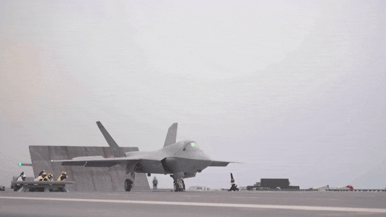 福建舰三型机弹射成功意味着什么_福建舰电磁弹射 起降训练 空警600舰载机