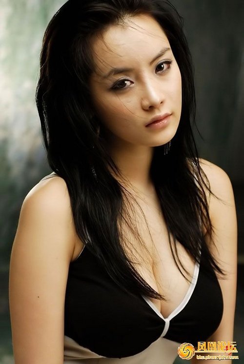 人间“胸器” 第一美女车模走光--视频