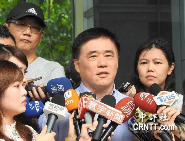 郝龙斌证实与郭台铭见了6次 15日就知他要退选