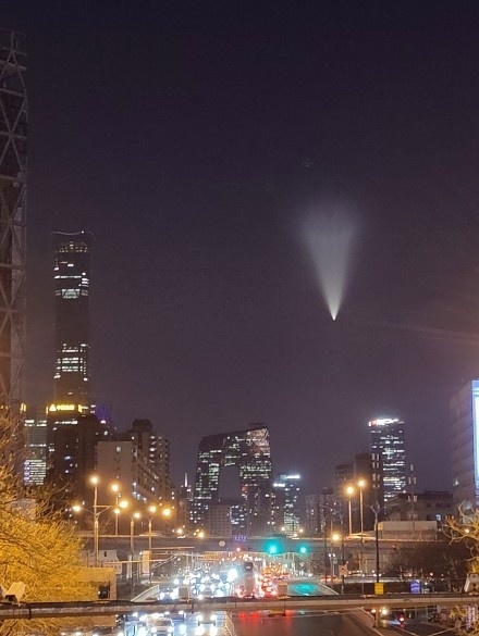 山东河北现串珠型不明发光飞行物_北京河北山西ufo现象_火箭云形成原理