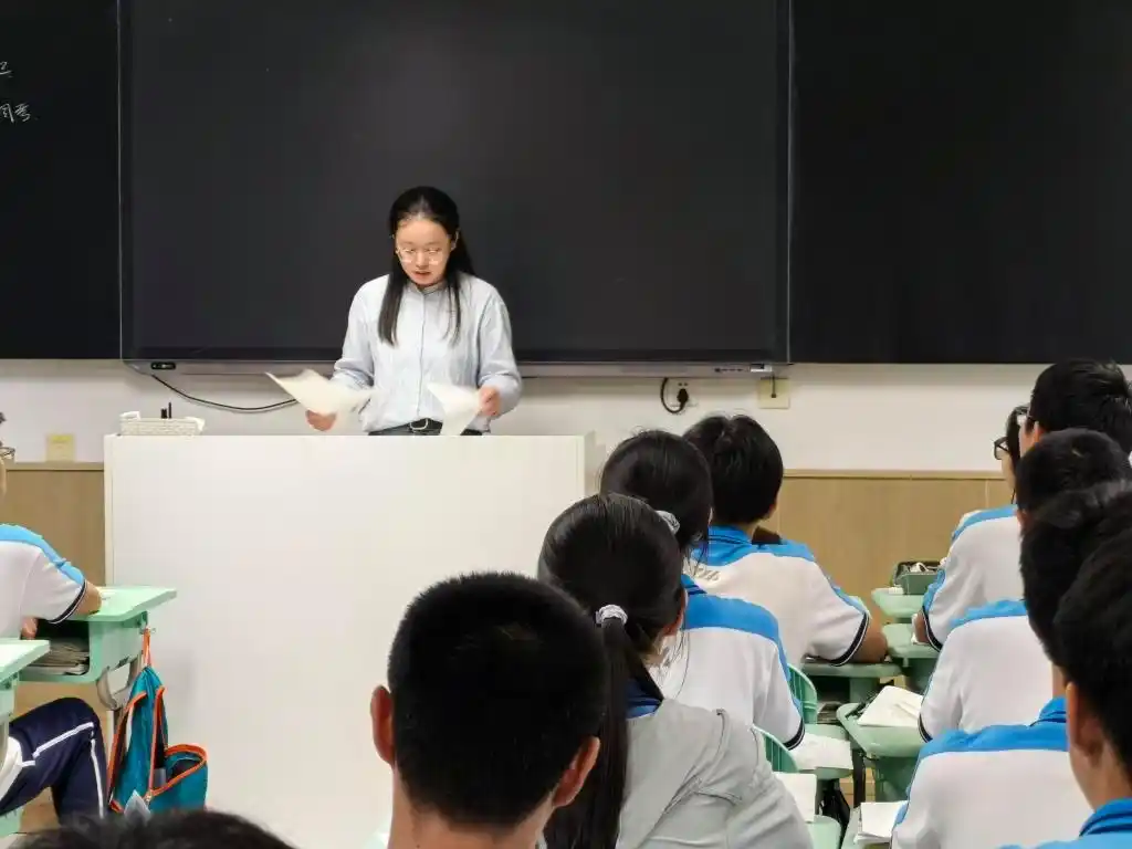 00后教师家校合作_00后音乐老师喊麦式课堂走红_年轻语文教师与学生沟通