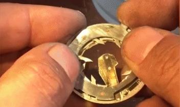 美国一男子疯狂囤500万枚5美分硬币_50美分硬币雕刻_俄罗斯博主Roman Booteens硬币艺术