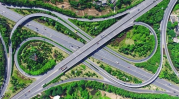 空中看株洲，道路交通网络已初具雏形。谭清云摄