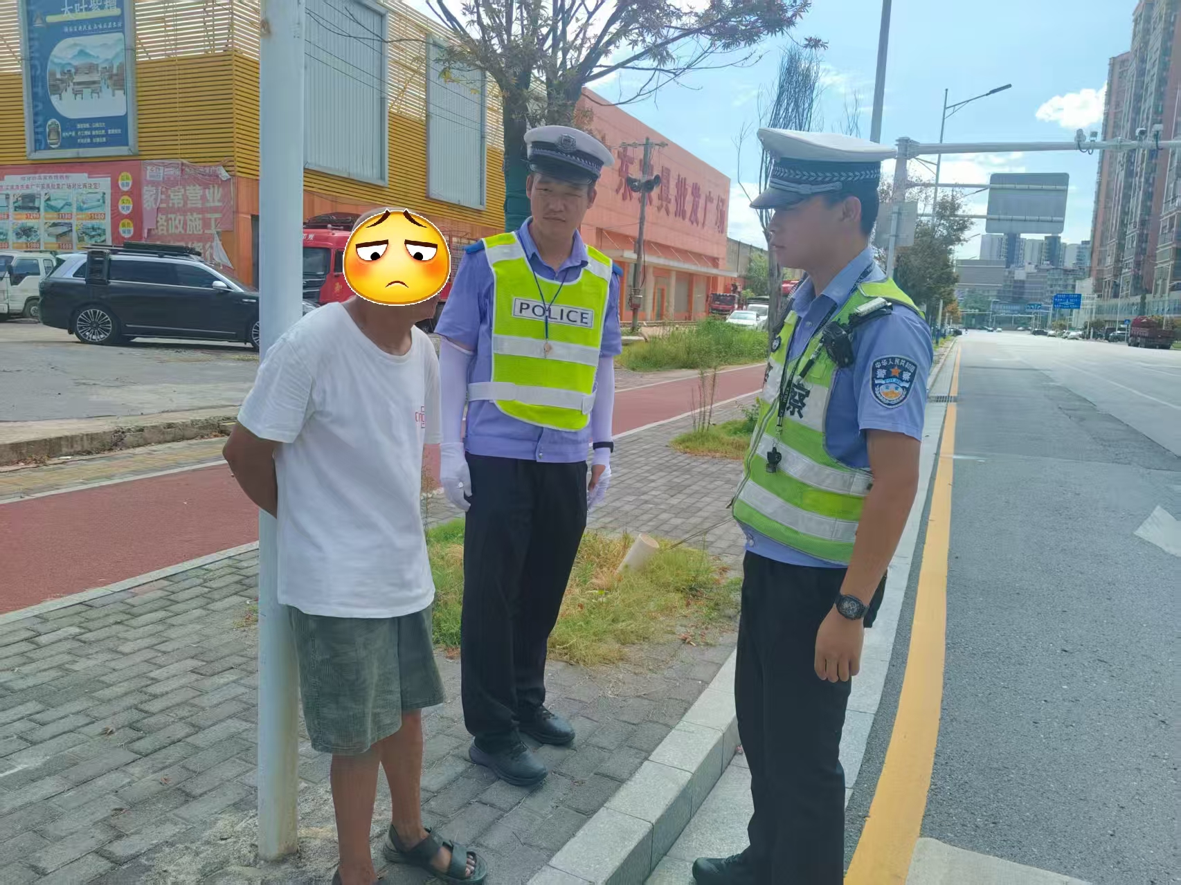 双清交警：暖心守护 用行动点亮群众出行平安路