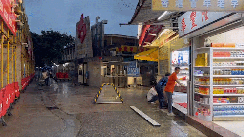 深圳中英街海水倒灌原因_广东汕尾海水倒灌现象_台风逼近香港 疑海水倒灌现3米喷泉